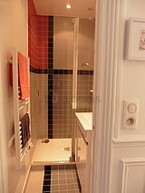 Apartment Paris 20° - Bathroom