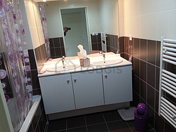 Apartment Lyon Nord Ouest - Bathroom