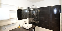 Apartment Lyon Nord Est - Bathroom