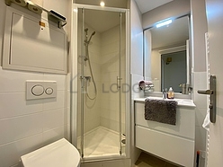 Apartment Lyon Nord Est - Bathroom