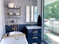 Modern residence Rueil-Malmaison - Bathroom