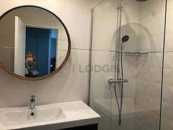 Apartment Issy-Les-Moulineaux - Bathroom