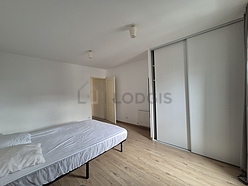 Duplex Lyon Nord Est - Chambre